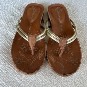 Tommy Bahama Women's Used Leather Brown and Gold Sandals Flip Flops Size 10